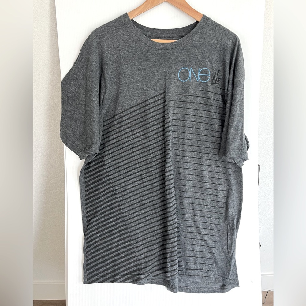 O’NEILL gray surf shirt